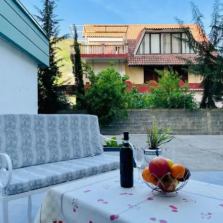 Jico Travel - Erjon Apartmán *