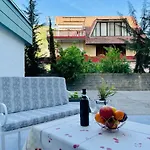 Jico Travel - Erjon Apartmán *